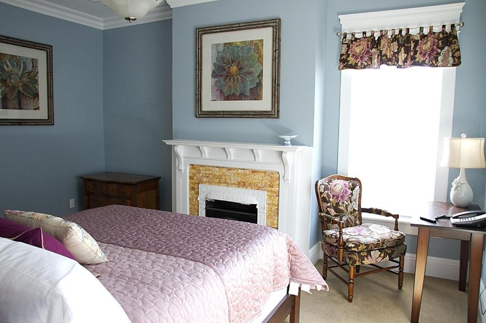 Wishmaker House B&B เบลวิลล์ ภายนอก รูปภาพ